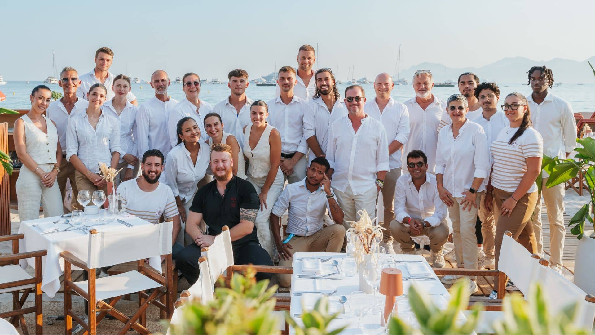 Besoin d’un renseignement ou d’une réservation ? Contactez le beach bar Cannes Rado Plage : transat, restaurant, événements, privatisation.